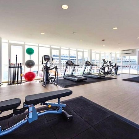 Stylish Luxury Condo, Central Location, Ocean View, Pool, Gym Ораниестад Екстериор снимка