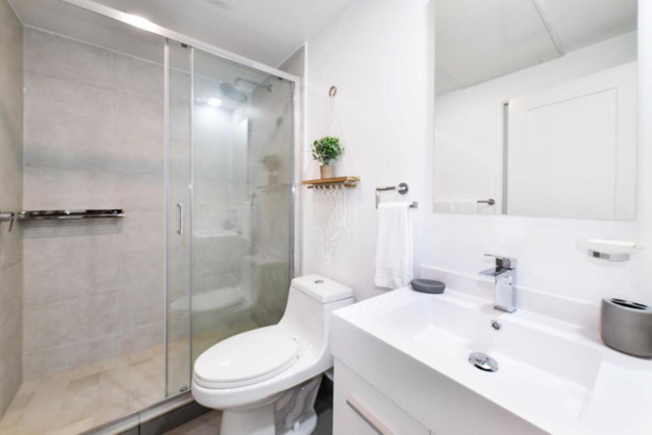 Stylish Luxury Condo, Central Location, Ocean View, Pool, Gym Ораниестад Екстериор снимка