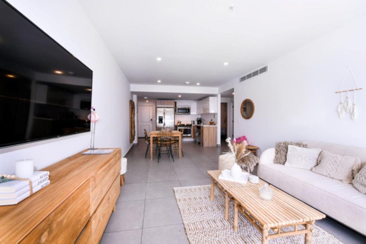 Stylish Luxury Condo, Central Location, Ocean View, Pool, Gym Ораниестад Екстериор снимка