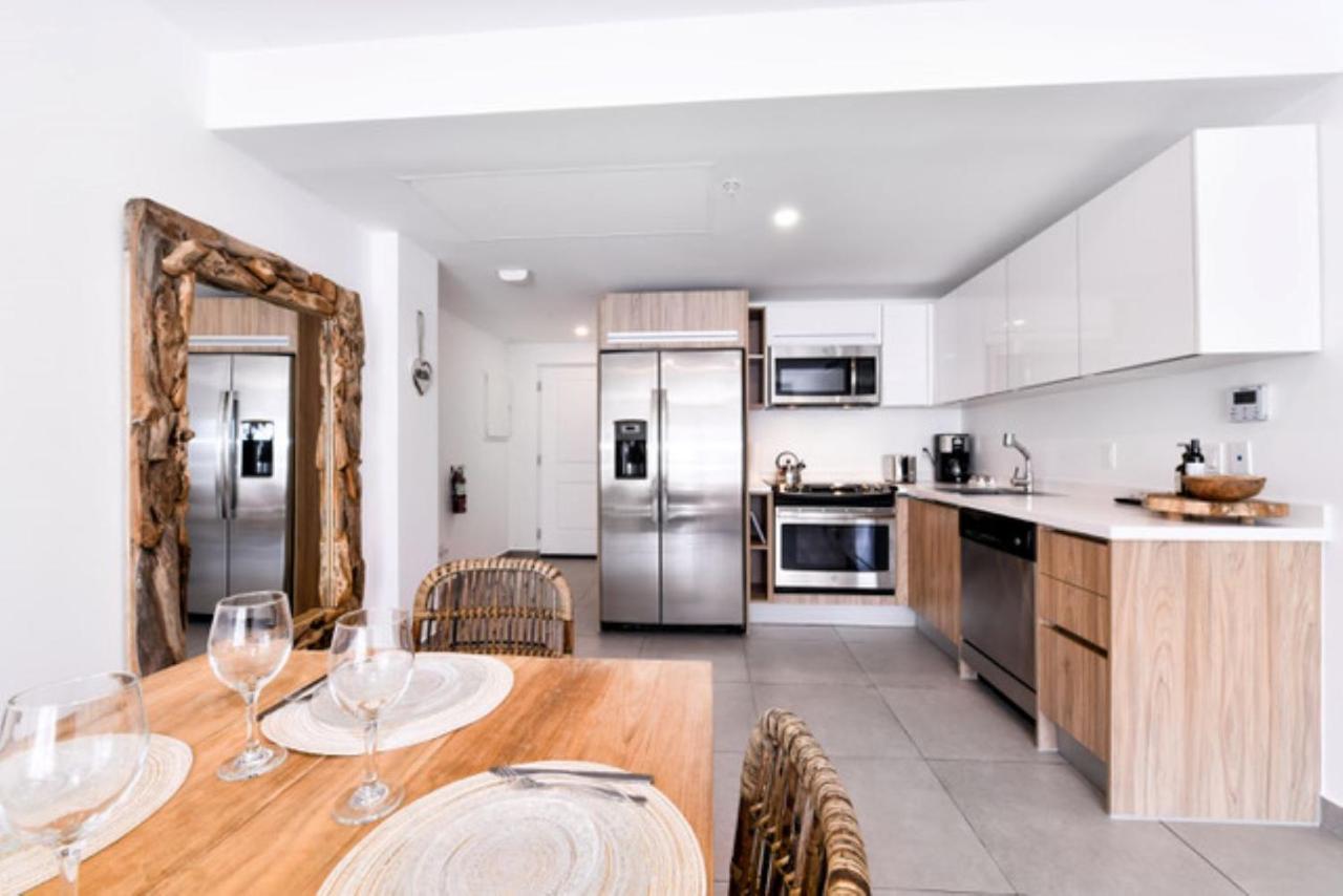 Stylish Luxury Condo, Central Location, Ocean View, Pool, Gym Ораниестад Екстериор снимка
