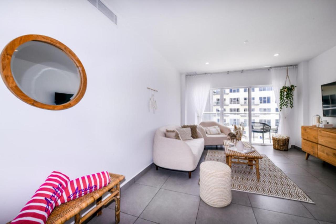 Stylish Luxury Condo, Central Location, Ocean View, Pool, Gym Ораниестад Екстериор снимка
