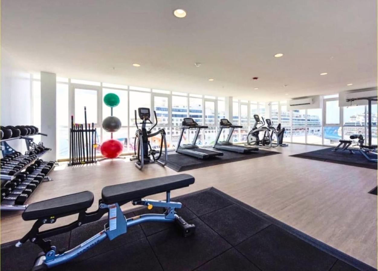 Stylish Luxury Condo, Central Location, Ocean View, Pool, Gym Ораниестад Екстериор снимка