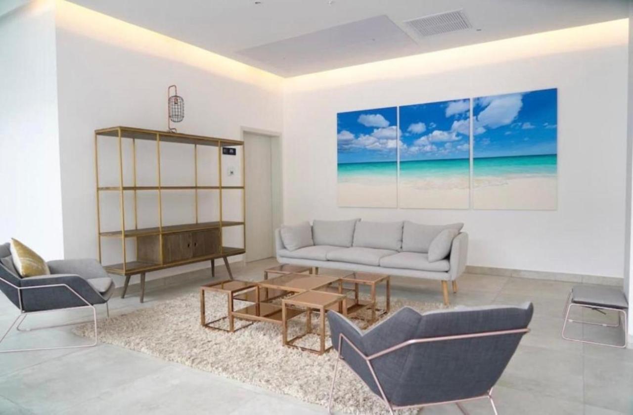 Stylish Luxury Condo, Central Location, Ocean View, Pool, Gym Ораниестад Екстериор снимка