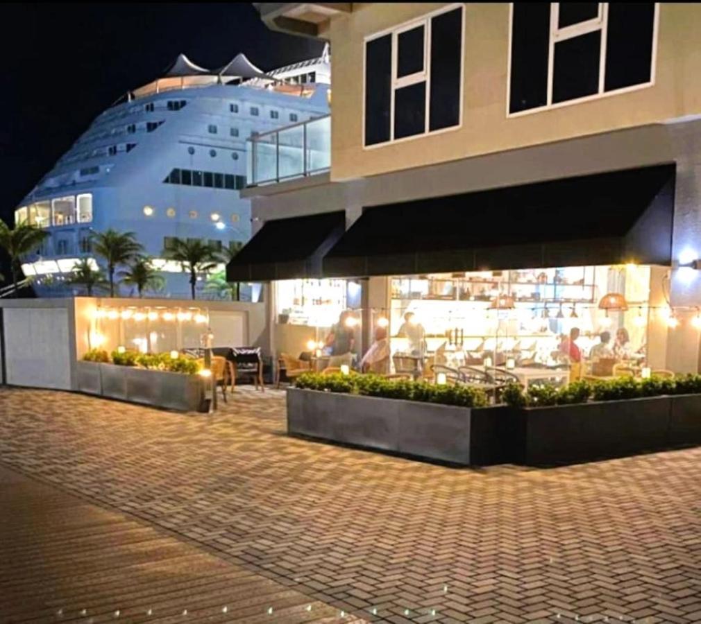 Stylish Luxury Condo, Central Location, Ocean View, Pool, Gym Ораниестад Екстериор снимка